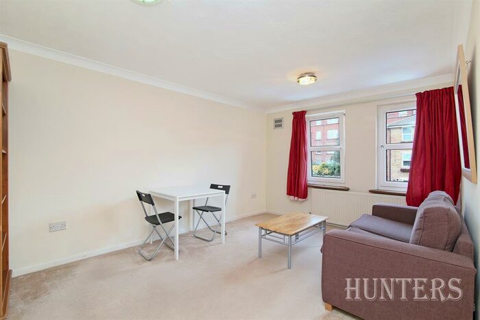1 Bedroom Flat To Rent In Valmar Road, Camberwell, London, SE5