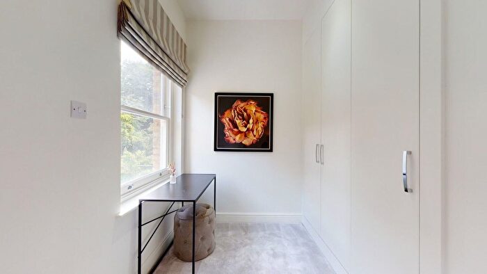 3 Bedroom Flat To Rent In Lexham Gardens, Kensington, W8