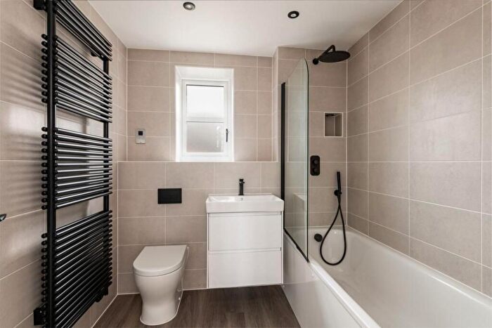 6 Bedroom Semi-Detached House To Rent In Cranbrook Road, Ilford, IG2