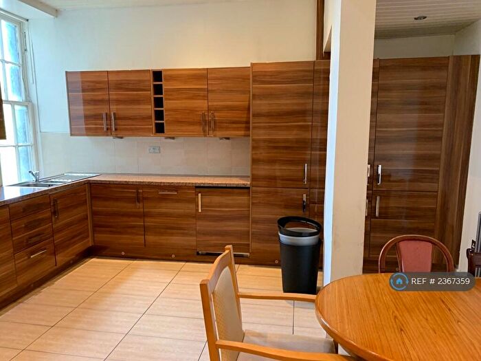 6 Bedroom Flat To Rent In West Princes Street, Glasgow, G4