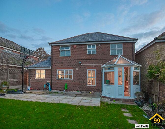 4 Bedroom Detached House To Rent In Corfield Road, Enfield, Greater London, N21