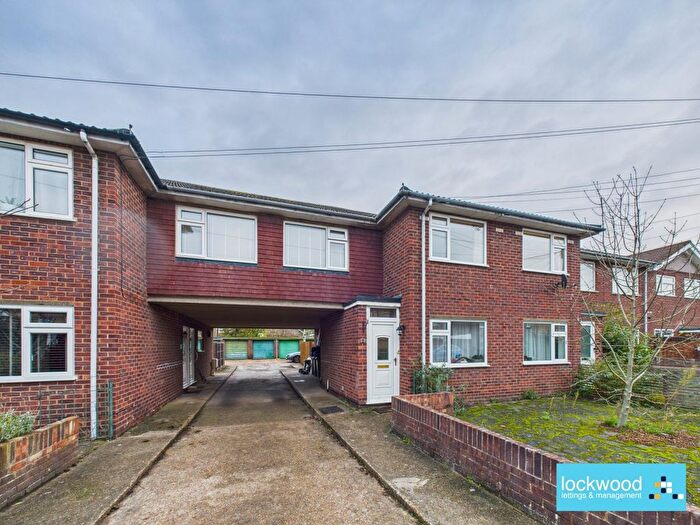 2 Bedroom Maisonette To Rent In Chesterfield Court, Ashford, TW15