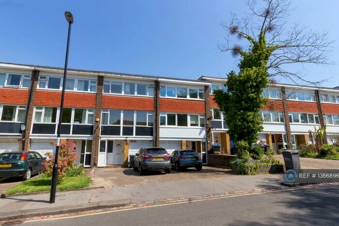 4 Bedroom Terraced House To Rent In Croydon, Croydon, CR0