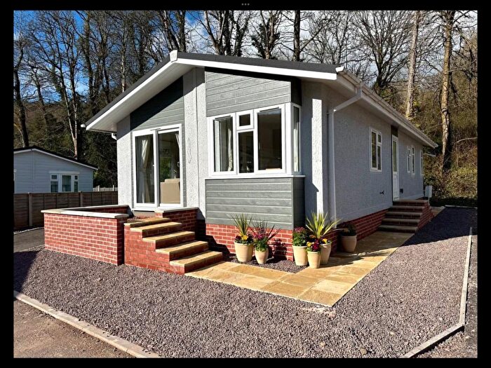2 Bedroom Park Home For Sale In Woodlands Park Pontypool, NP4
