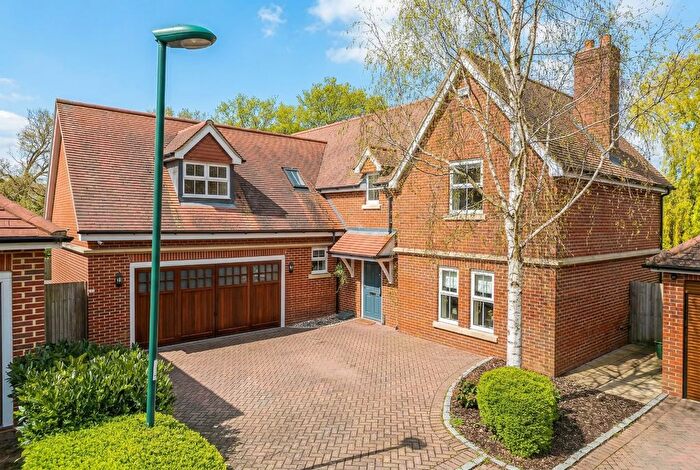 5 Bedroom Detached House For Sale In College Close, Thame, Oxfordshire, OX9
