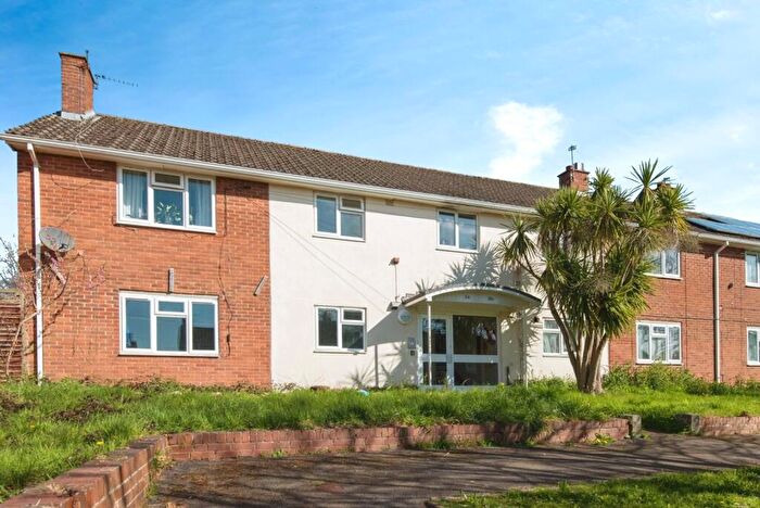 1 Bedroom Flat For Sale In Elaine Close, Exeter, Devon, EX4