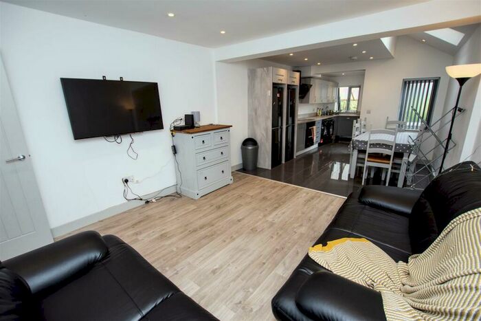 6 Bedroom House To Rent In Hubert Road, Birmingham, B29