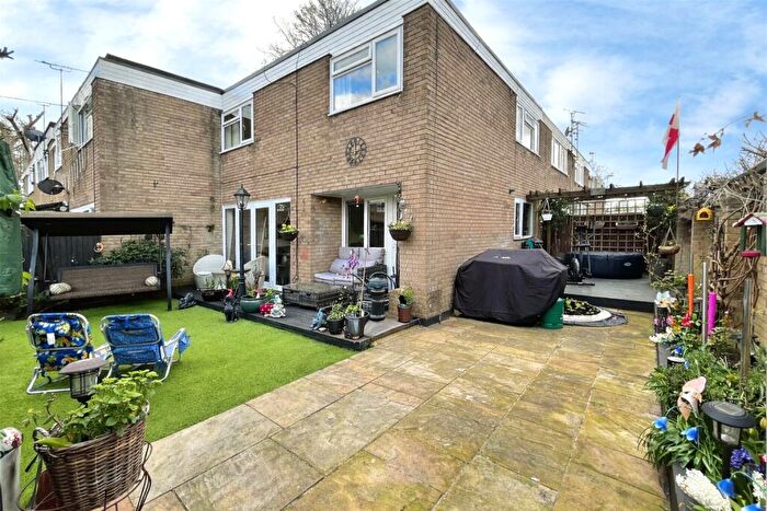 4 Bedroom Terraced House For Sale In Caswell Close, Farnborough, Hampshire, GU14