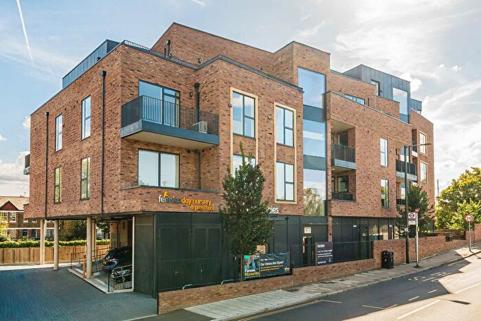 2 Bedroom Flat For Sale In Sandycombe Road, Richmond, TW9