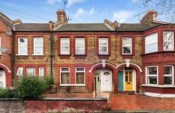 2 Bedroom Flat For Sale In Morieux Road, Leyton, E10
