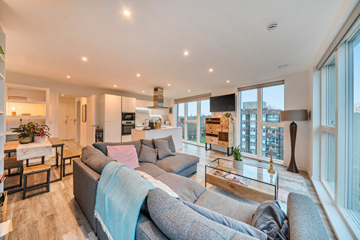 2 Bedroom Apartment For Sale In Scena Way, London, SE5