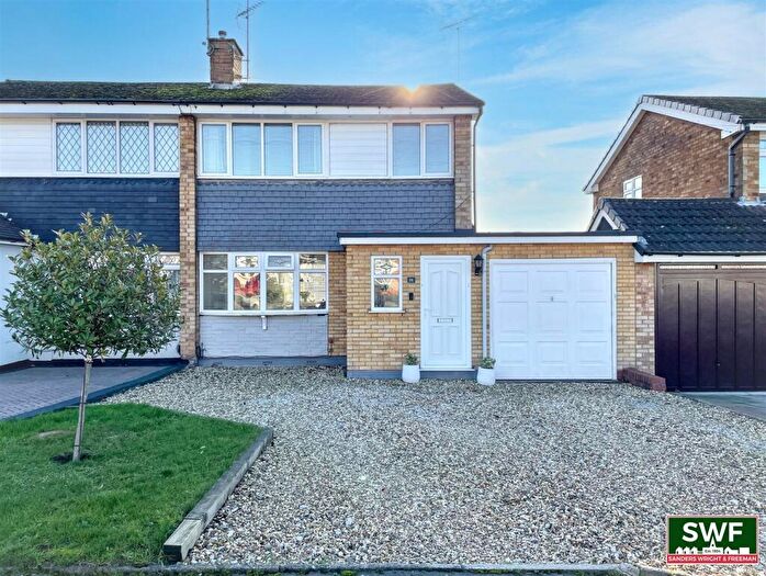 3 Bedroom Semi Detached House For Sale In Lyndale Road, Sedgley, DY3