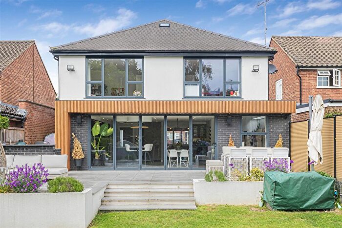 4 Bedroom Detached House For Sale In Kitswell Way, Radlett, WD7