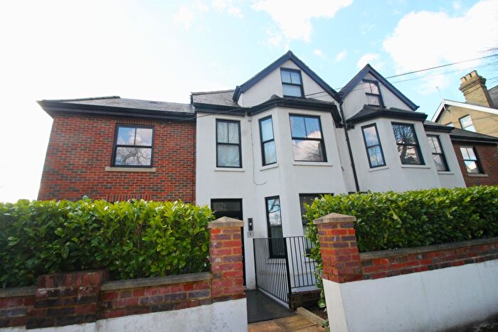 1 Bedroom Flat To Rent In Priory Avenue, High Wycombe, HP13