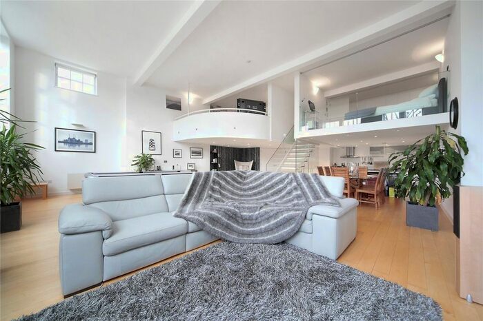 2 Bedroom Flat To Rent In Victorian Heights, Thackeray Road, Battersea, London, SW8