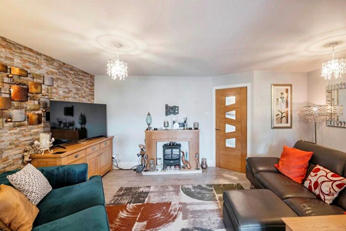 2 Bedroom Bungalow For Sale In Newhall Road, Kirk Sandall, Doncaster, DN3