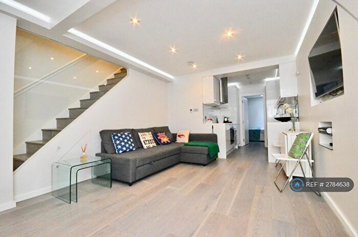 2 Bedroom Flat To Rent In Englewood Road, London, SW12