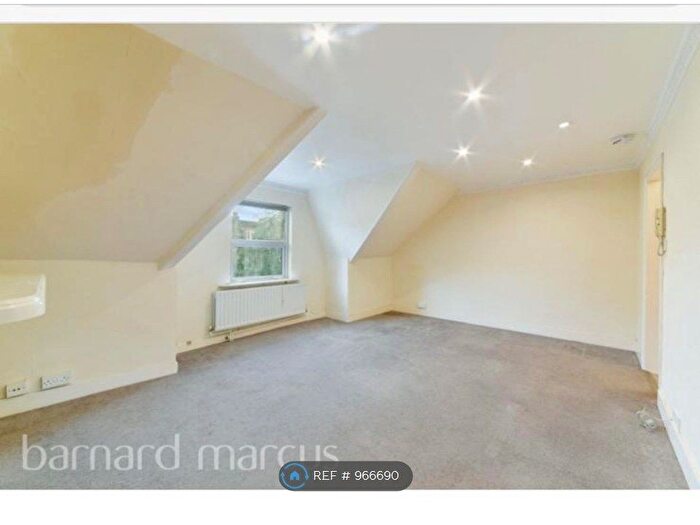 Studio To Rent In Heathfield Road, Croydon, CR0