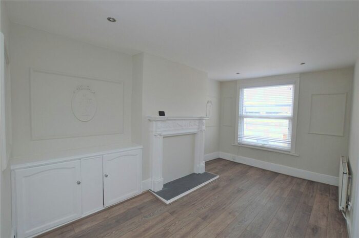 2 Bedroom Flat To Rent In High Street, London, SE25