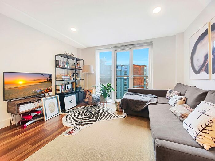 1 Bedroom Flat To Rent In Market Road, London, N7