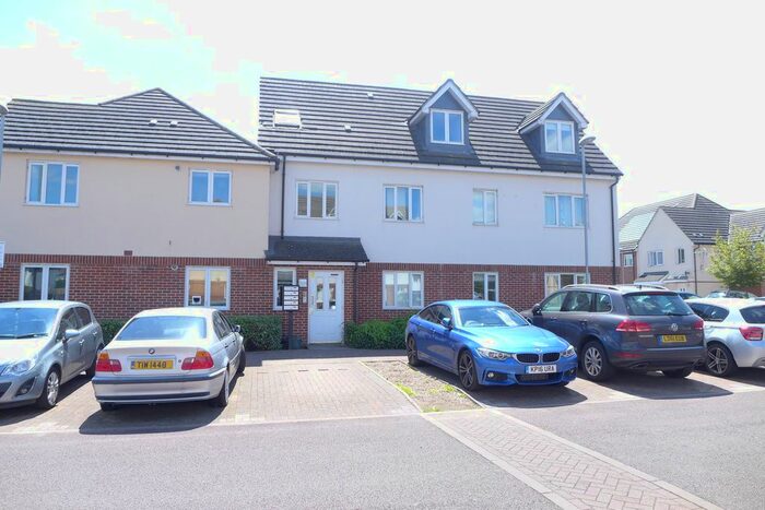 1 Bedroom Flat To Rent In Chandlers Close, West Molesey, KT8