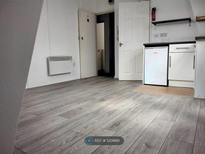 Studio To Rent In Holywell House, London, E11