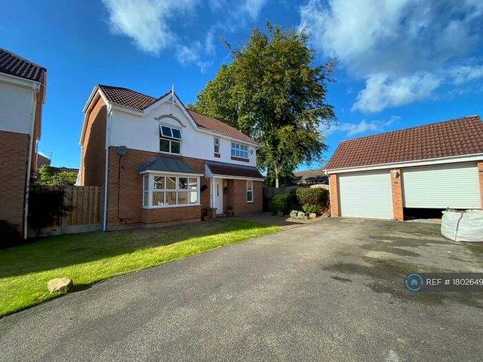 4 Bedroom Detached House To Rent In Middlethorne Mews, Leeds, LS17