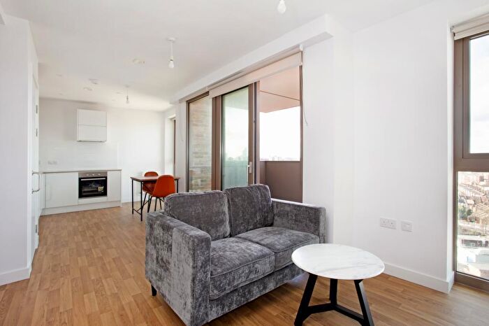 1 Bedroom Apartment To Rent In Apex Gardens, Seven Sisters London, N15
