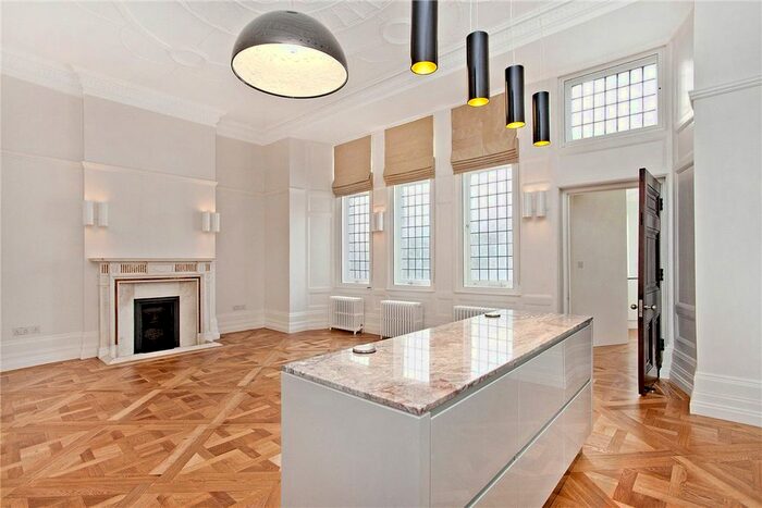 3 Bedroom Flat To Rent In Devonshire Place, Marylebone, London, W1G