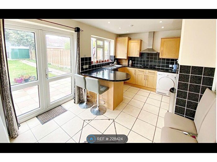 4 Bedroom End Of Terrace House To Rent In Perth Road, Ilford, IG2