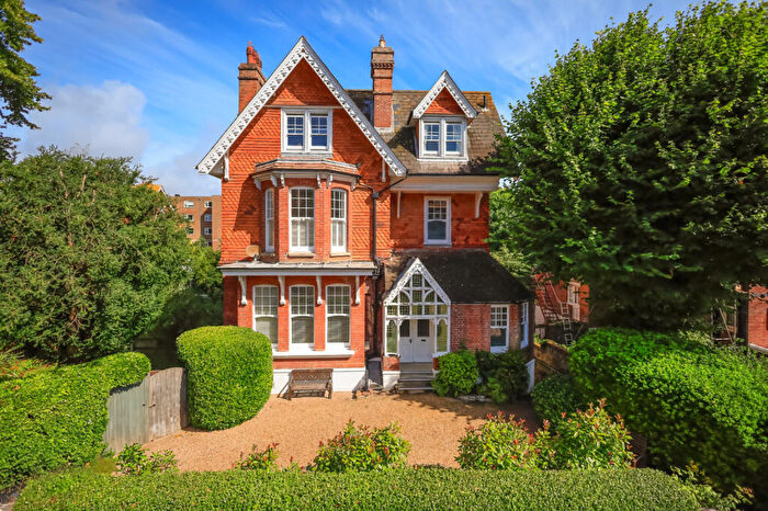 2 Bedroom Flat For Sale In Silverdale Road, Eastbourne, BN20