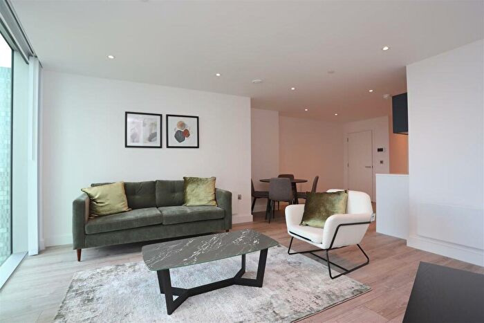 2 Bedroom Apartment To Rent In Thr, M15