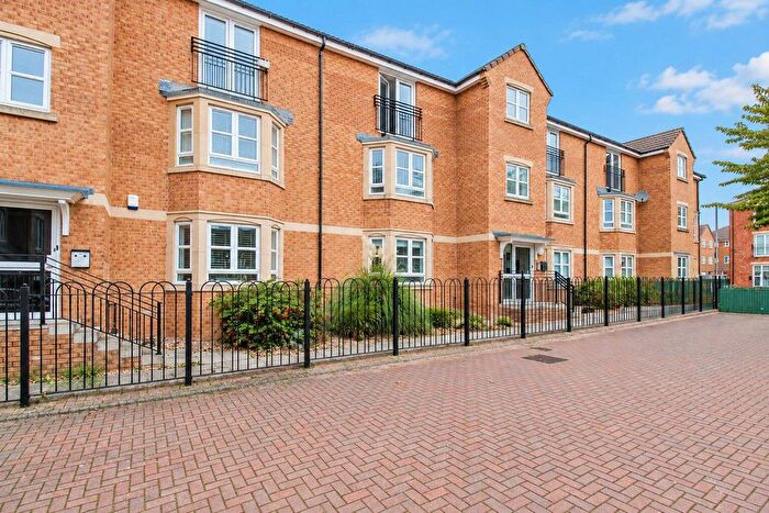 2 Bedroom Flat For Sale In Royal Troon Mews, Wakefield, WF1