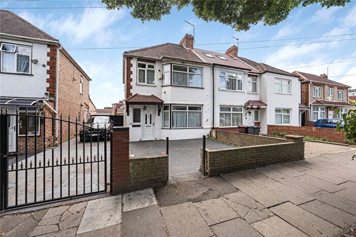 3 Bedroom Semi-Detached House To Rent In Spring Grove Road, Hounslow, TW3