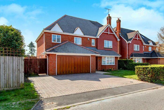 5 Bedroom Detached House To Rent In Willow Wood Close, Burnham, Slough, SL1