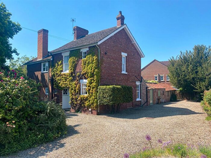 4 Bedroom Detached House For Sale In Towthorpe Road, Haxby, York, YO32