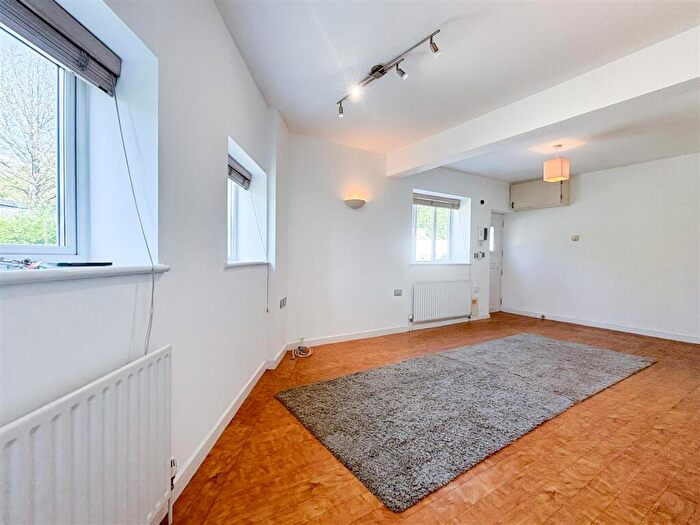 2 Bedroom Cottage To Rent In Portsmouth Road, Esher, KT10