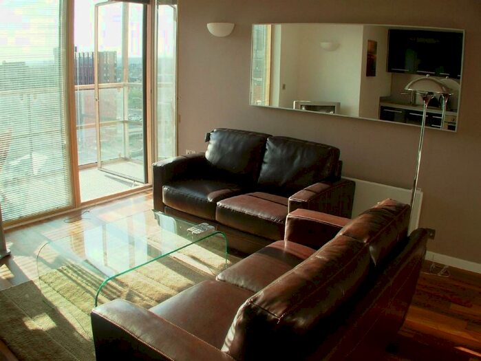 2 Bedroom Flat To Rent In West Point, Wellington Street, LS1