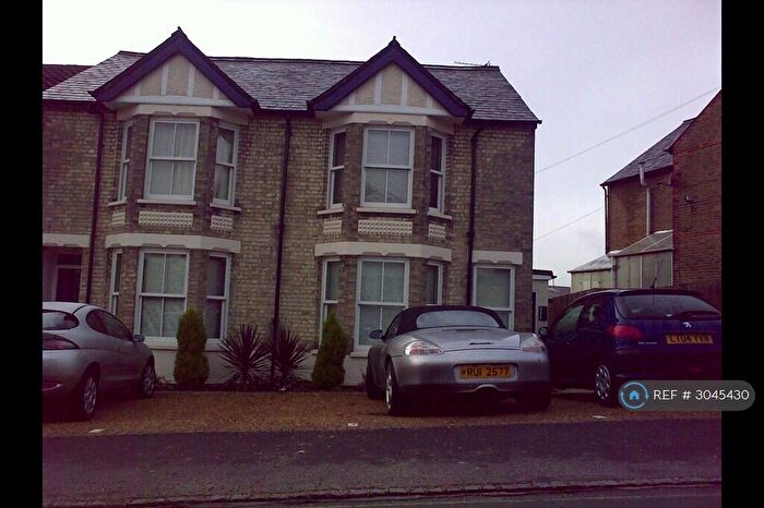 2 Bedroom Flat To Rent In Totteridge Avenue, High Wycombe, HP13