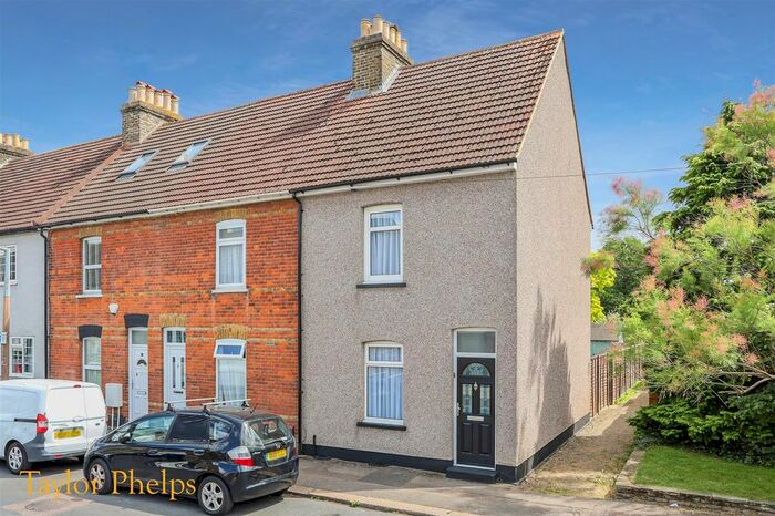 3 Bedroom End Of Terrace House To Rent In Dewhurst Road, Cheshunt, Waltham Cross, EN8