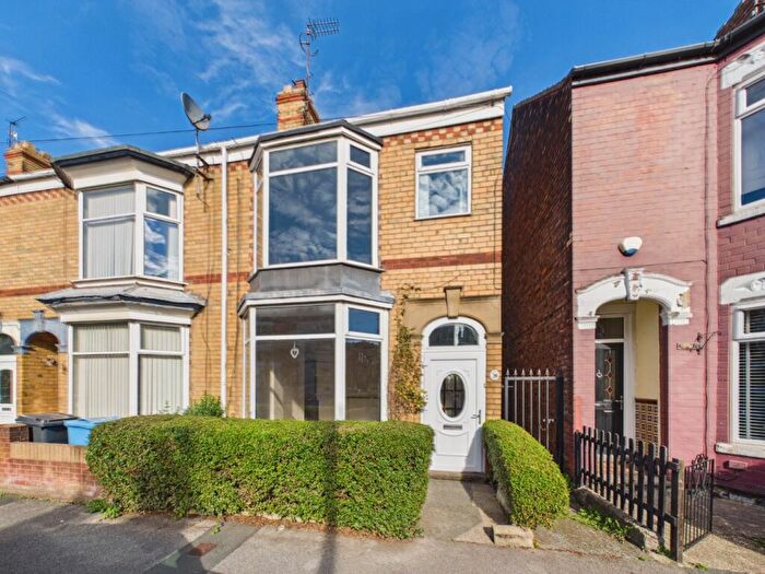 3 Bedroom End Of Terrace House For Sale In Westminster Avenue, Hull, HU8