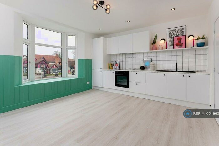 2 Bedroom Flat To Rent In Aigburth Road, Liverpool, L19