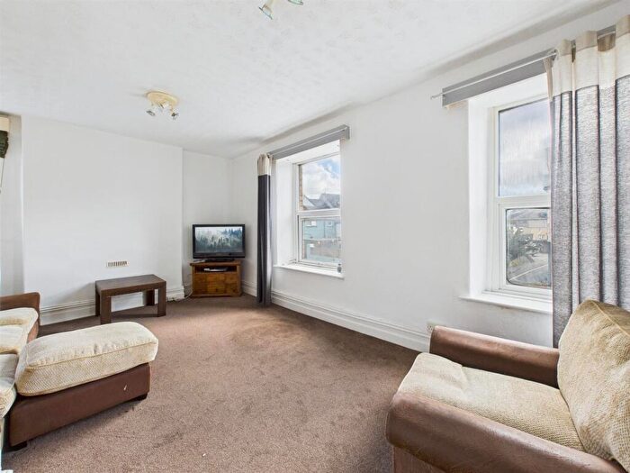 2 Bedroom Apartment For Sale In Victoria Avenue, Porthcawl, CF36