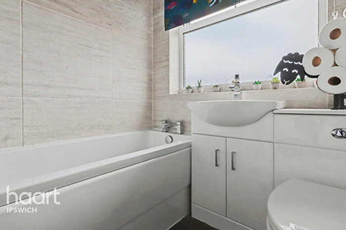 3 Bedroom Semi Detached House For Sale In Primrose Hill, Ipswich, IP2