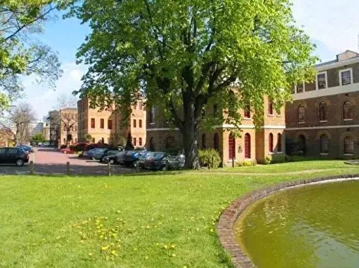 2 Bedroom Flat To Rent In West Park Road, Southall, UB2