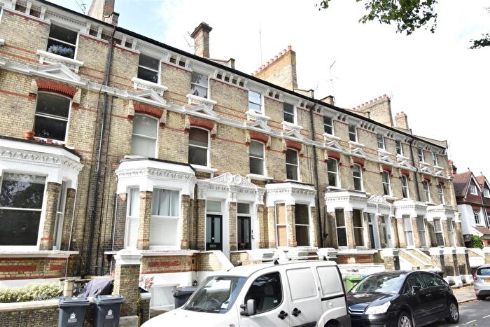 2 Bedroom Flat To Rent In St Andrews Square, Surbiton, KT6