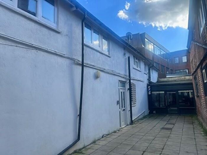 2 Bedroom Flat To Rent In Kingsbury Square, Aylesbury, HP20