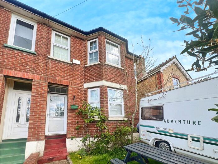 3 Bedroom Semi-Detached House For Sale In Cambridge Road, East Cowes, Isle Of Wight, PO32