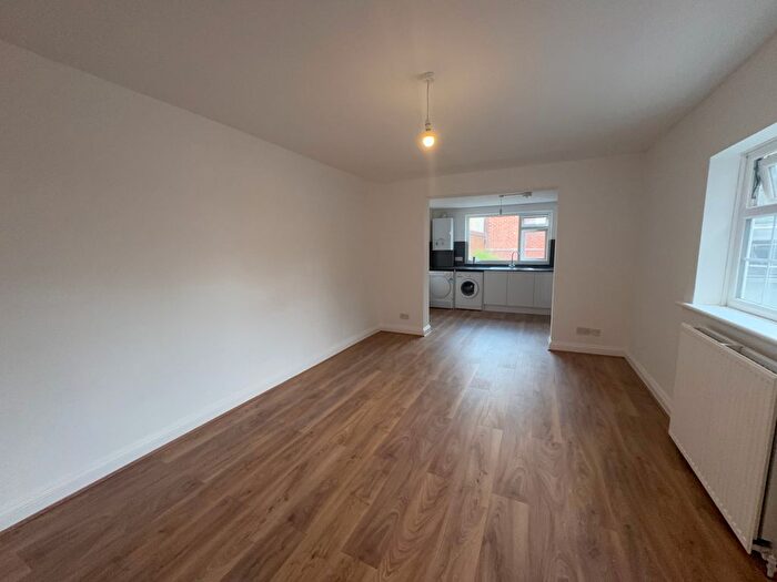 2 Bedroom Flat To Rent In High Road, London, N20