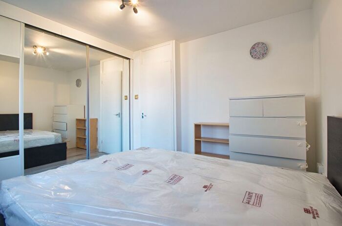 1 Bedroom Flat To Rent In Huxley Close, Northolt, UB5